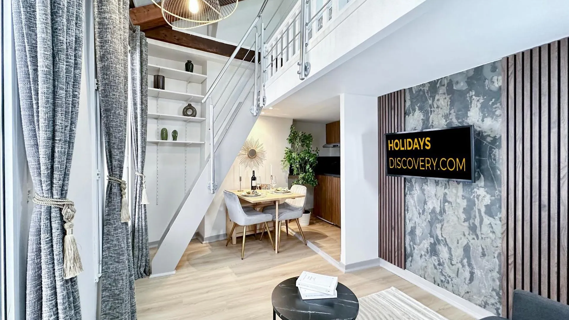 6062 - Stylish Duplex In Olympic Games 2024 Apartment *